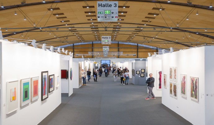 Galleries press information, exhibited artists and program 
