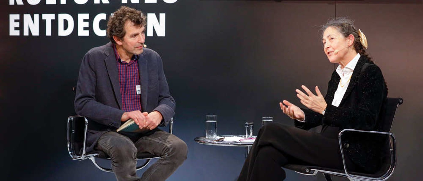 SWR2 journaliste Andreas Langen et Dr. Dorothea van der Koelen, galeriste