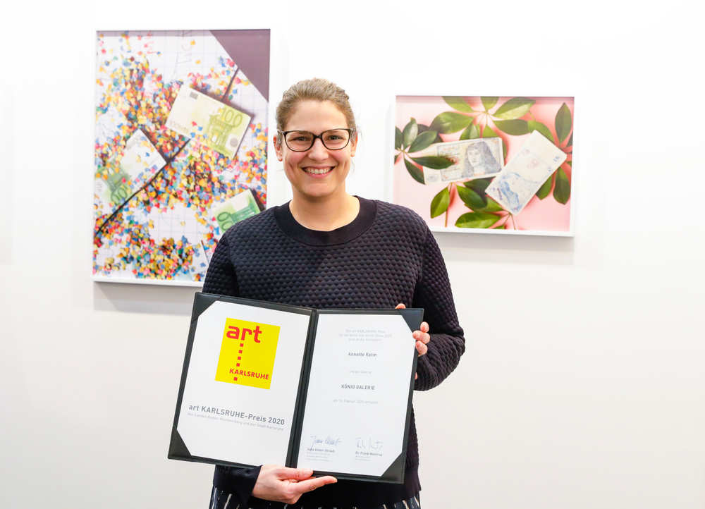 Kirsten Eggers, Director of König Gallery in Berlin accepted the prize on her behalf.